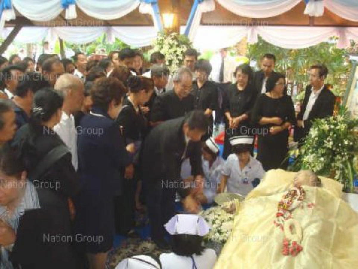 พระราชทานน้ำหลวงอาบศพ"แม่ถ้วน" พระราชทานน้ำหลวงอาบศพ"แม่ถ้วน"