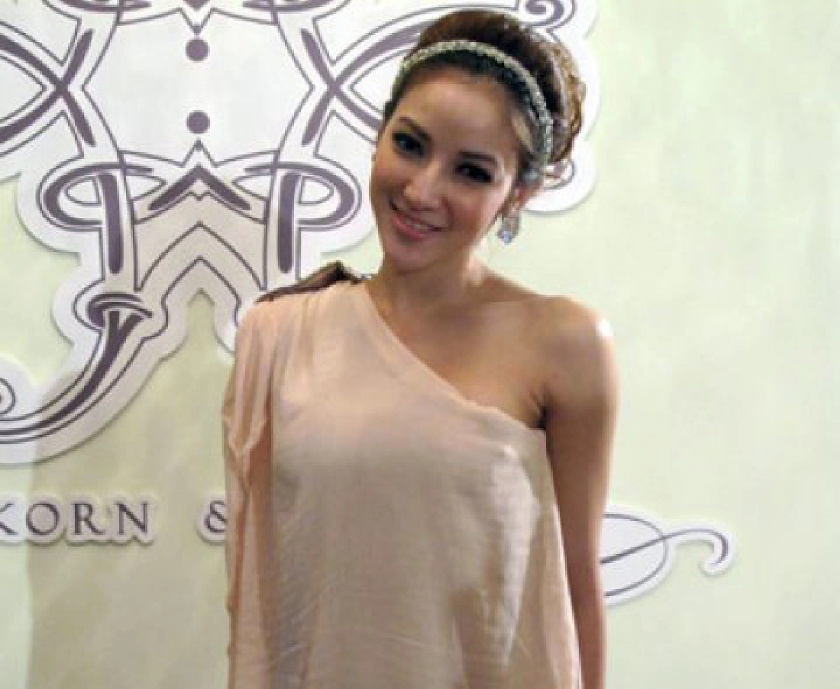 เม้าท์นอกจอ (ศุกร์ที่ 4 มีนาคม 2554)
เม้าท์นอกจอ (ศุกร์ที่ 4 มีนาคม 2554)