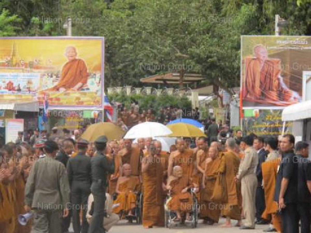 แห่ร่วมพิธีเผาหลวงตาบัวล้นวัดบ้านตาด แห่ร่วมพิธีเผาหลวงตาบัวล้นวัดบ้านตาด