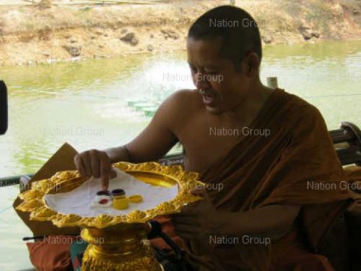  โชว์"เกศา-ฟัน"หลวงตาบัวที่เป็นพระธาตุ