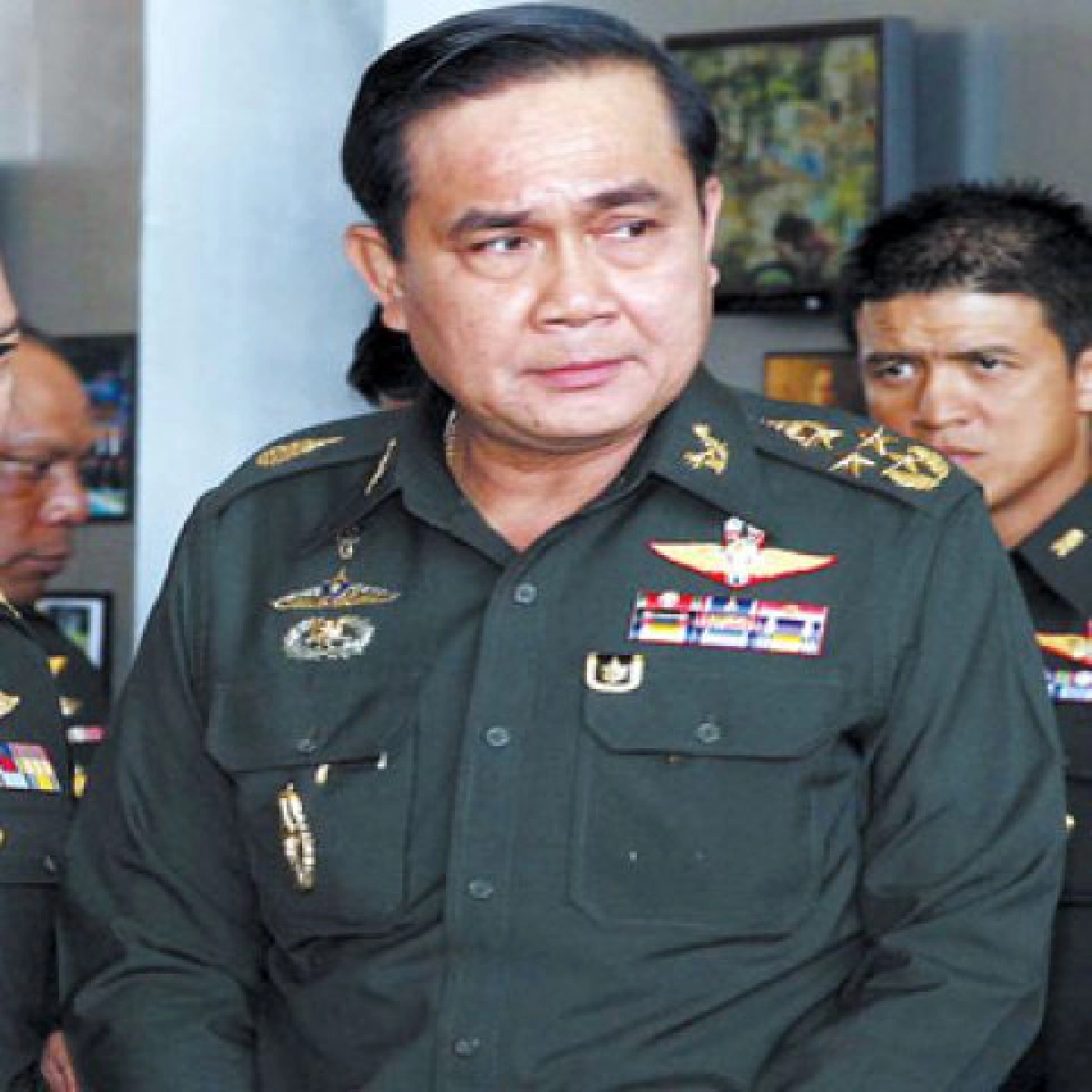 ประยุทธ์สั่งเช็คคุณสมบัติคนคุมคลังอาวุธเข้ม ประยุทธ์สั่งเช็คคุณสมบัติคนคุมคลังอาวุธเข้ม
