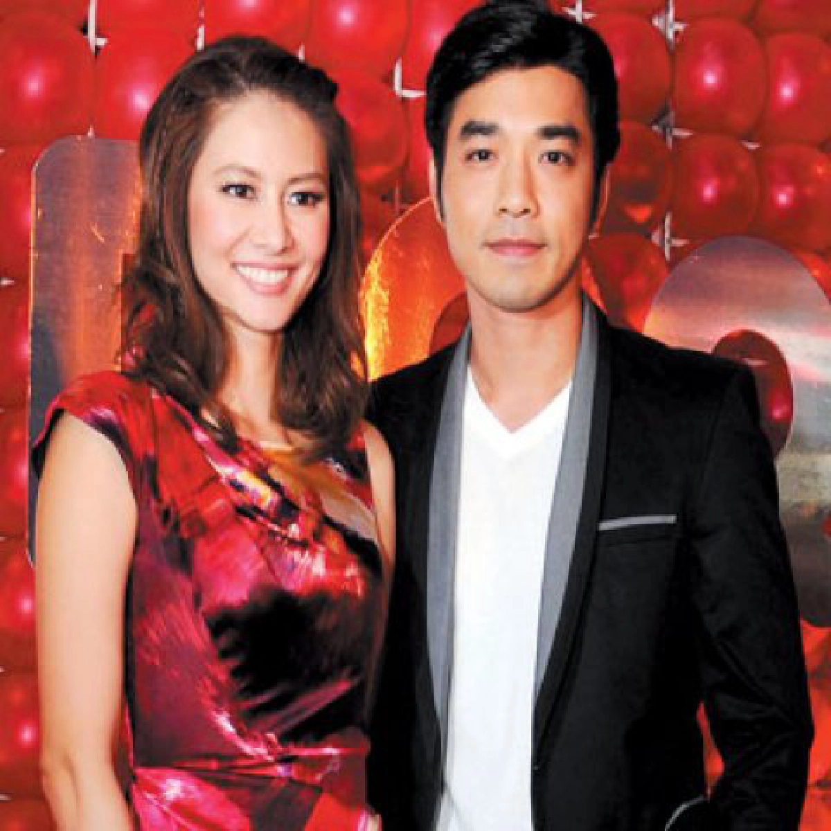 โต้ข่าวรักลม'เอ๊ะ'ปัดสร้างภาพคบ'เจมส์' โต้ข่าวรักลม'เอ๊ะ'ปัดสร้างภาพคบ'เจมส์'