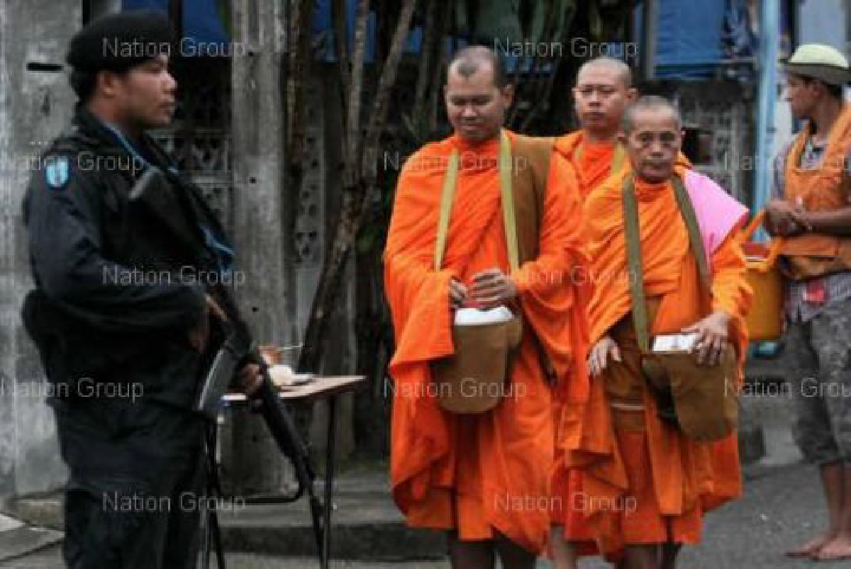 พระนราฯบิณฑบาตตามปกติรปภ.เข้ม