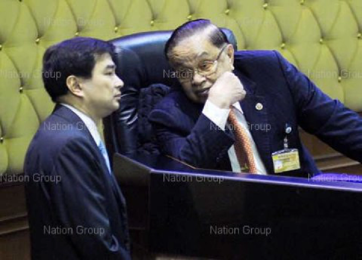 มาร์ค-สุเทพถกทบ.รับมือม็อบซักฟอก มาร์ค-สุเทพถกทบ.รับมือม็อบซักฟอก