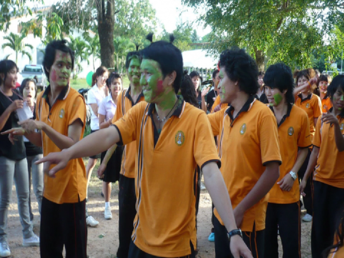 มทร.อีสานเข้มรุ่นพี่ทำกิจกรรมสร้างสรรค์รับปิดเทอม มทร.อีสานเข้มรุ่นพี่ทำกิจกรรมสร้างสรรค์รับปิดเทอม