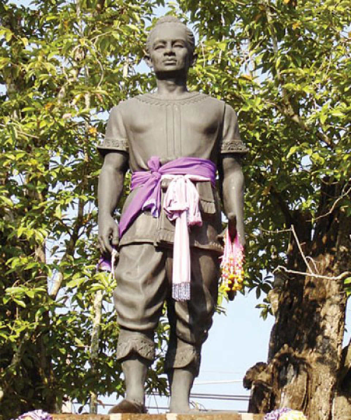 หินรอยพระร่วง  
และ...สิ่งศักดิ์สิทธิ์ริมแม่น้ำแควน้อย   