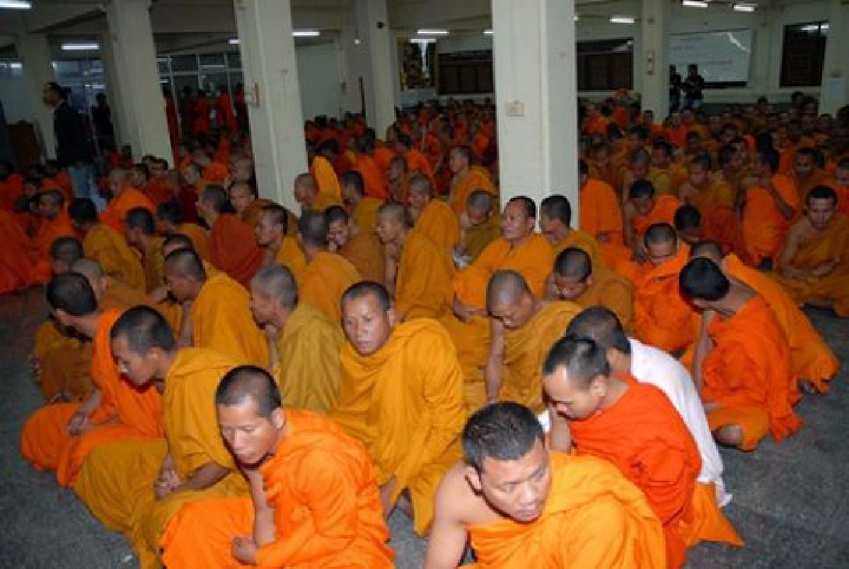 จับพระต่างด้าวไม่มีพาสปอร์ตเข้าไทย จับพระต่างด้าวไม่มีพาสปอร์ตเข้าไทย