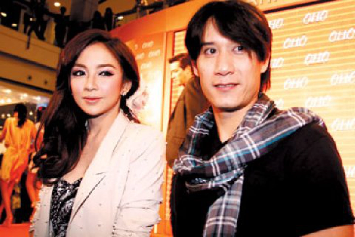 เต็ม ปิดใจไม่รับใคร
รอเวลาคืนดี เป้ย
เต็ม ปิดใจไม่รับใคร
รอเวลาคืนดี เป้ย