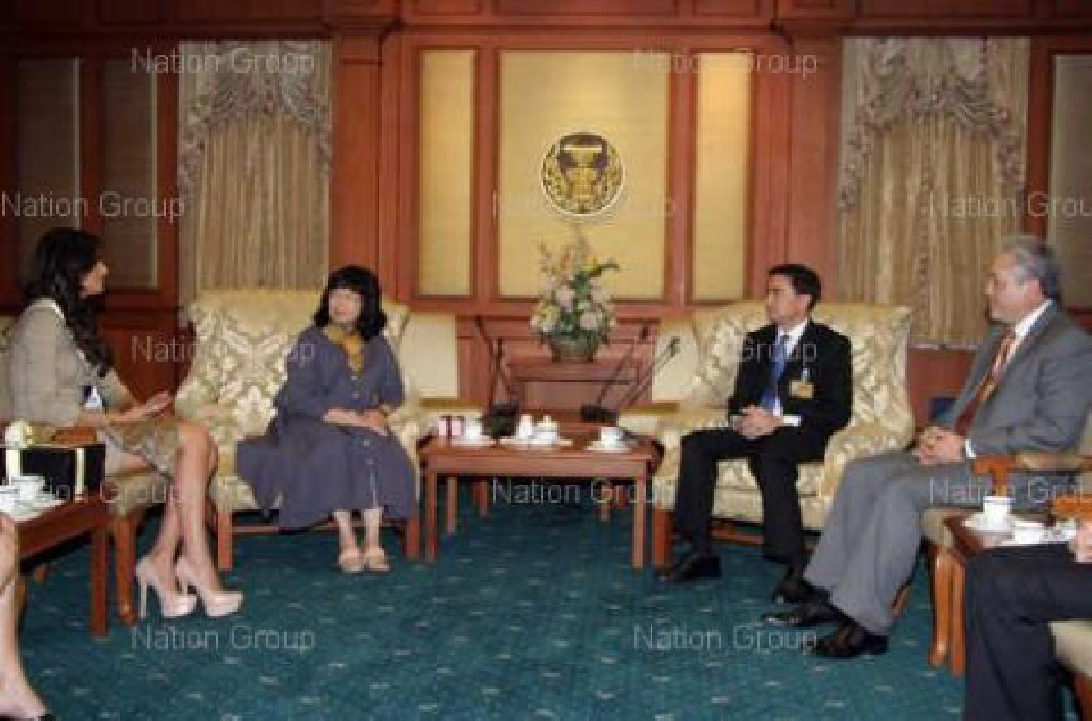 มิสยูนิเวิร์ส2010เข้าเยี่ยมคารวะ"อภิสิทธิ์" มิสยูนิเวิร์ส2010เข้าเยี่ยมคารวะ"อภิสิทธิ์"