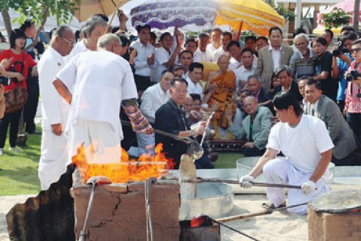 ไพโรจน์ สุวรรณฉวี
กับ...ปาฏิหาริย์ 'พระยอดธงหลวงพ่อคูณ' ไพโรจน์ สุวรรณฉวี
กับ...ปาฏิหาริย์ 'พระยอดธงหลวงพ่อคูณ'