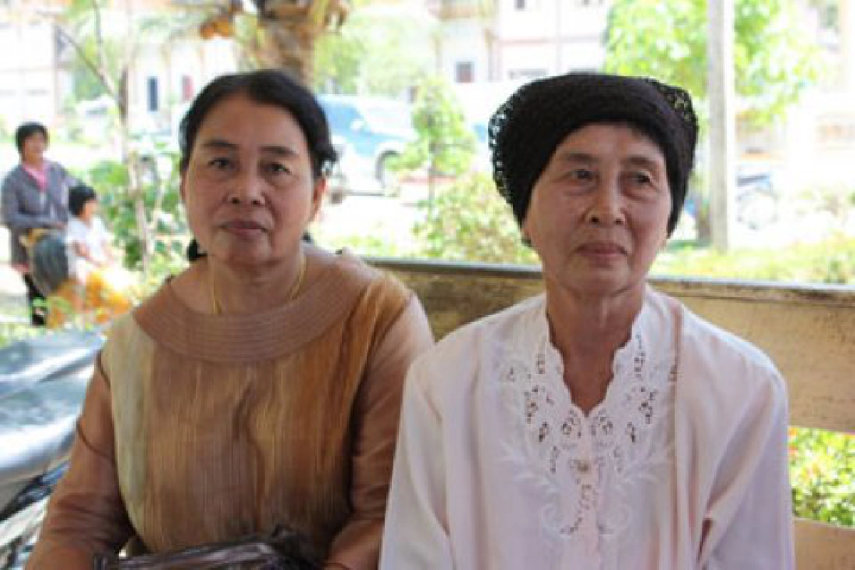 คนเพชรแห่หุ่นไพรวัลย์
ศรเทพทำหุ่นพร ภิรมย์

