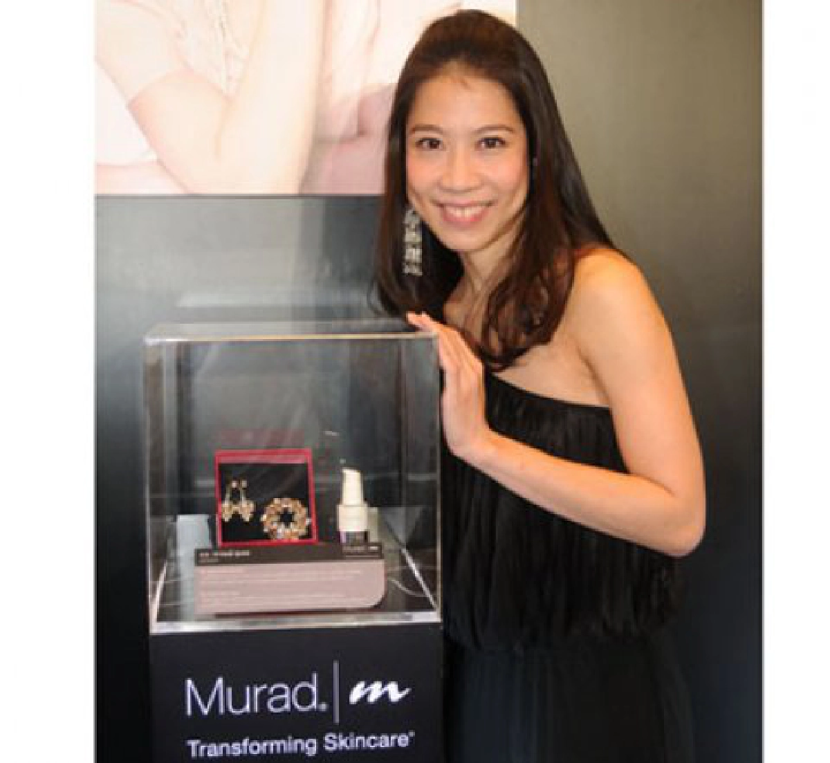 ผู้หญิงรักผิว ดุจของรักของหวง
ผู้หญิงรักผิว ดุจของรักของหวง