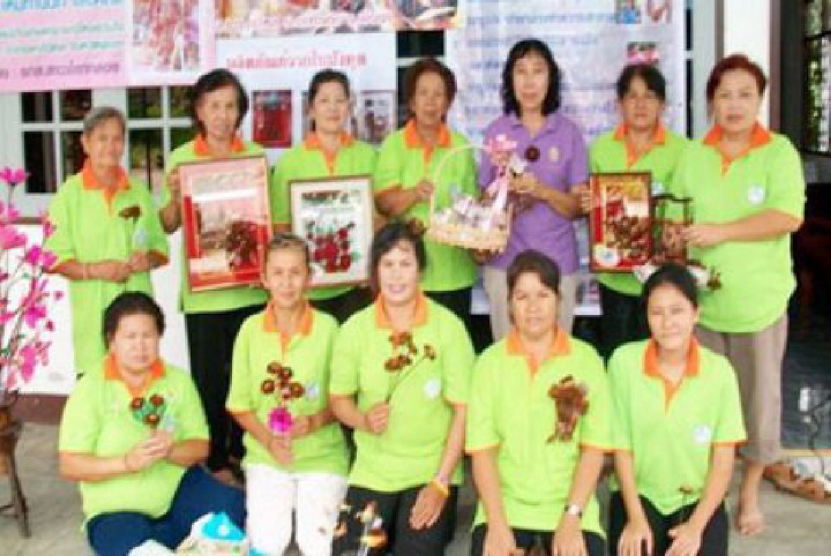 ผลิตภัณฑ์ดอกไม้"ใบมังคุด"
โอท็อปขึ้นชื่อฝีมือคนกะไหล
ผลิตภัณฑ์ดอกไม้"ใบมังคุด"
โอท็อปขึ้นชื่อฝีมือคนกะไหล