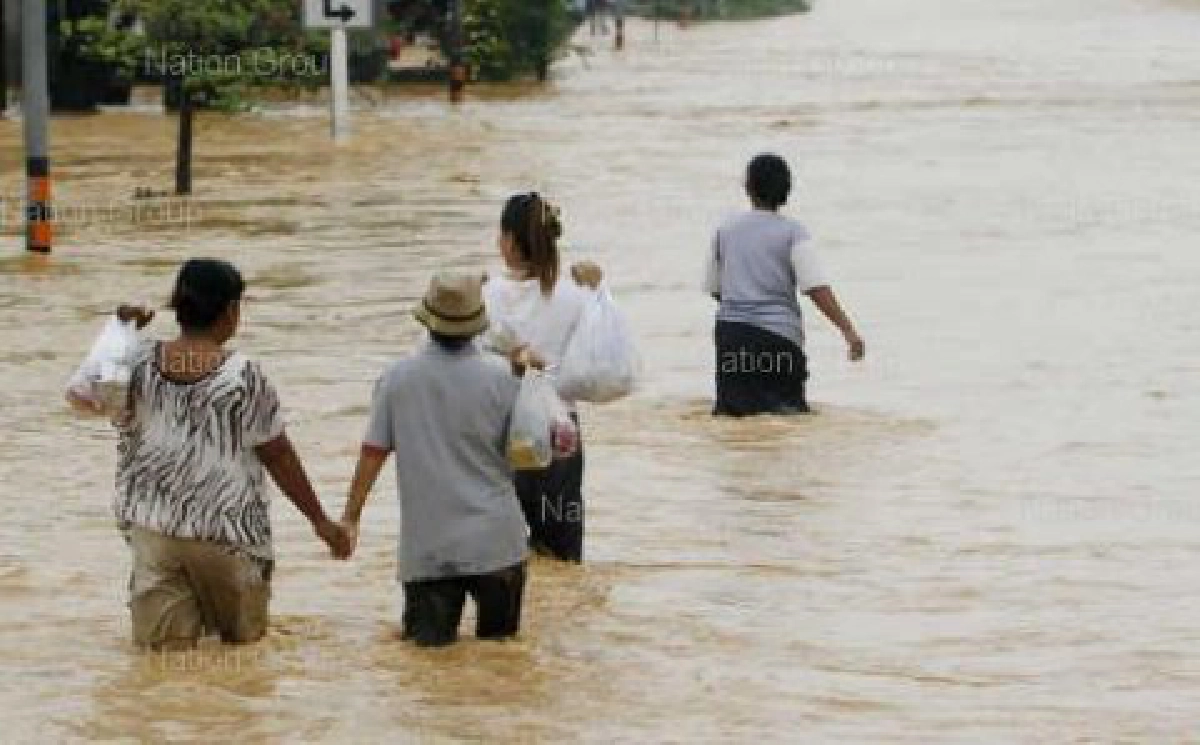 พิษน้ำท่วมเอสเอ็มอีใต้สาหัสนับแสนธปท.ประเมินศก.ใหม่20เม.ย.-ส่งออกห่วงกลุ่มอาหาร พิษน้ำท่วมเอสเอ็มอีใต้สาหัสนับแสนธปท.ประเมินศก.ใหม่20เม.ย.-ส่งออกห่วงกลุ่มอาหาร