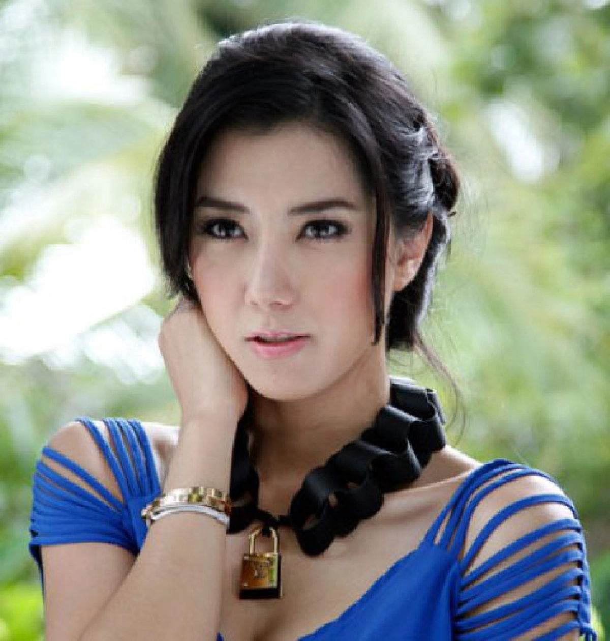 เม้าท์นอกจอ (เสาร์ที่ 2 เมษายน 2554)
เม้าท์นอกจอ (เสาร์ที่ 2 เมษายน 2554)
