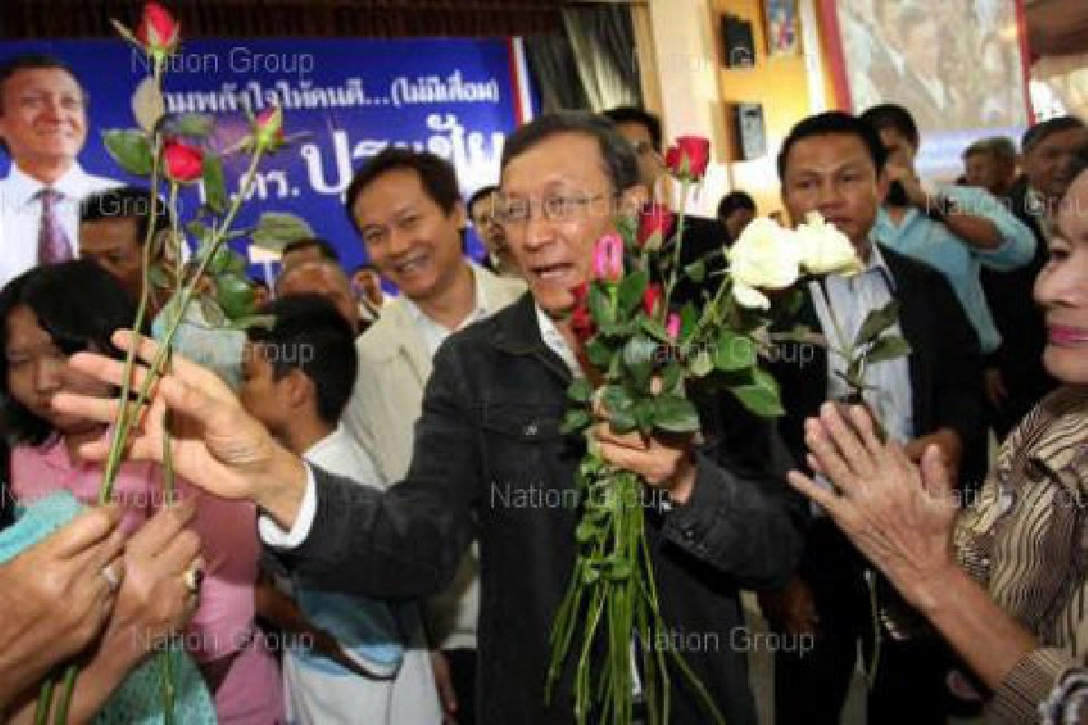 ปุระชัยเปิดตัวใต้ธง'พรรครักษ์สันติ' ปุระชัยเปิดตัวใต้ธง'พรรครักษ์สันติ'