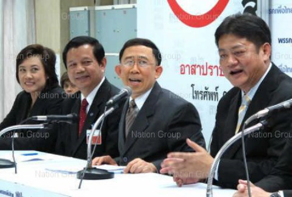 โพลล์ชี้คะแนนนิยมของพรรคปชป.-เพื่อไทยสูสี โพลล์ชี้คะแนนนิยมของพรรคปชป.-เพื่อไทยสูสี