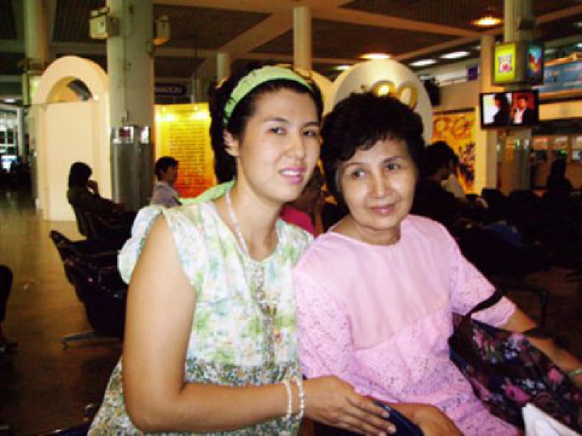 ศิลป์แห่งแผ่นดิน - จิตรกรแม่ลูกศิลปะปฏิบัติธรรม
ศิลป์แห่งแผ่นดิน - จิตรกรแม่ลูกศิลปะปฏิบัติธรรม