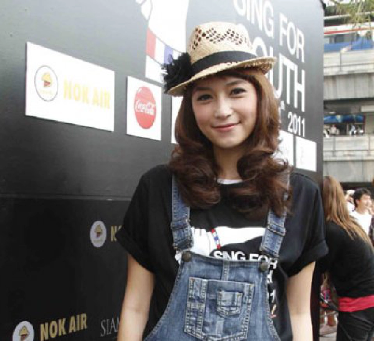 บี โต้สานสัมพันธ์ฮิม
ปัดกิ๊กชิน-นิชคุณ ยังห่าง เคลลี่
บี โต้สานสัมพันธ์ฮิม
ปัดกิ๊กชิน-นิชคุณ ยังห่าง เคลลี่