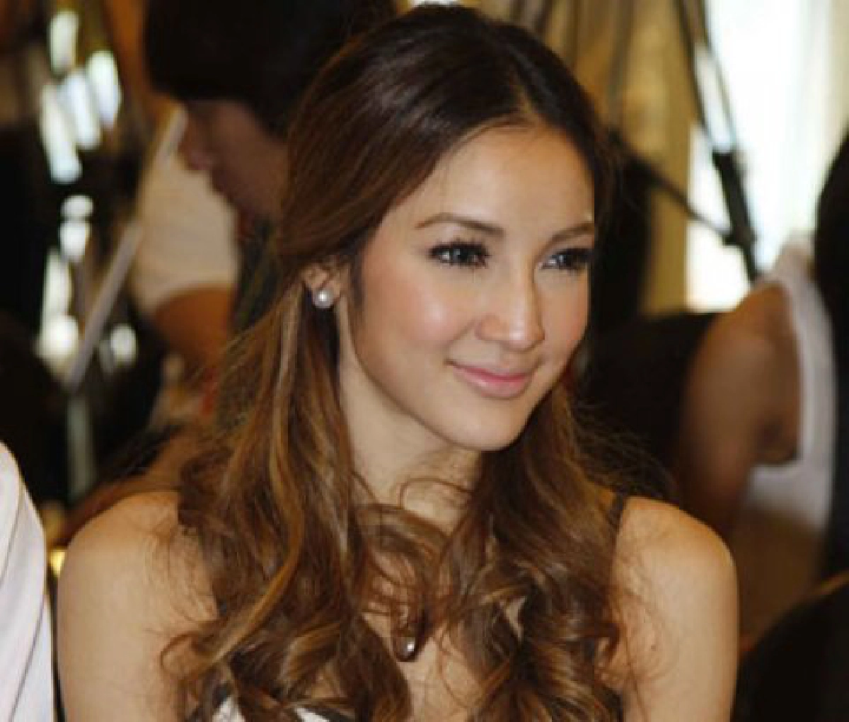 "แพท" โต้ขาลง
ขอพักยกเรื่องรัก
"แพท" โต้ขาลง
ขอพักยกเรื่องรัก