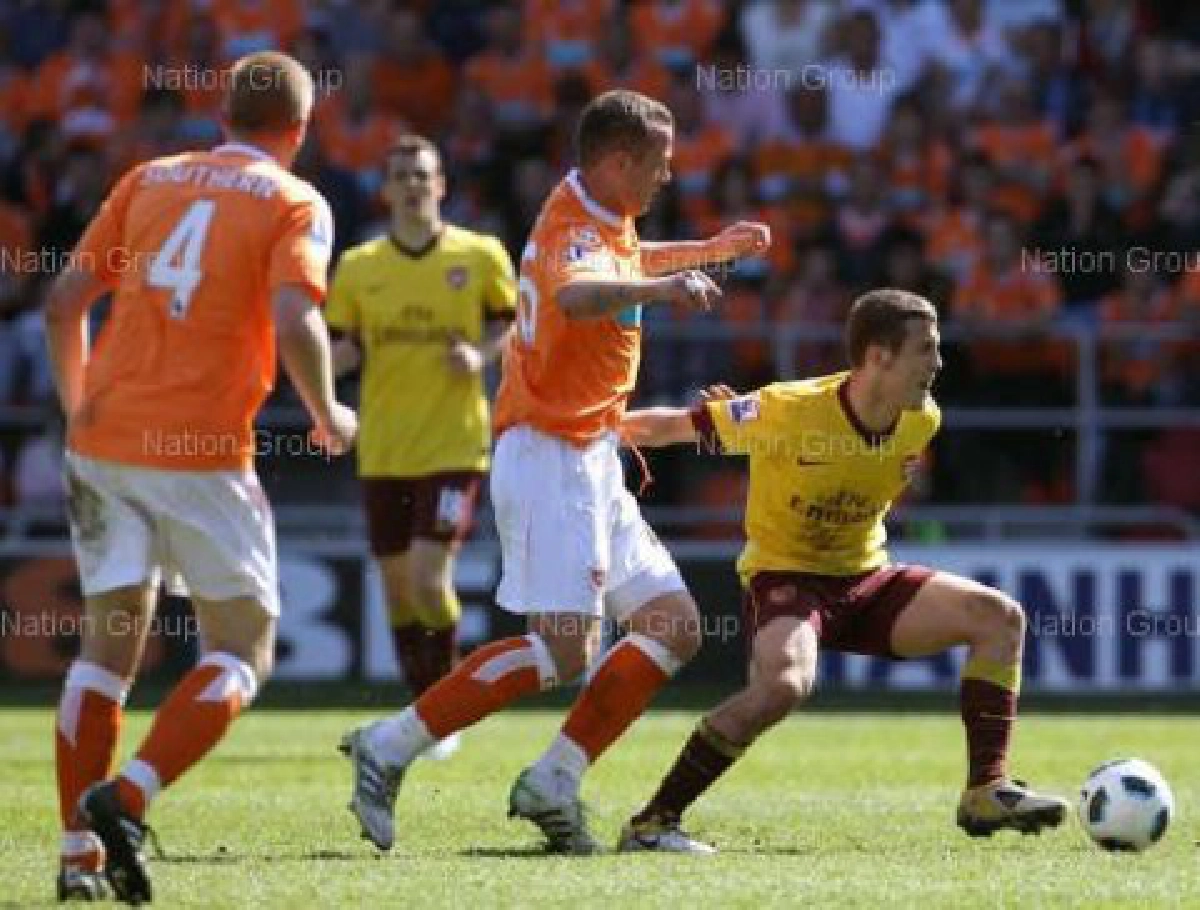 "ปืนใหญ่"อาร์เซนอลบุกไปชนะ"แบล็คพูล"3-1 