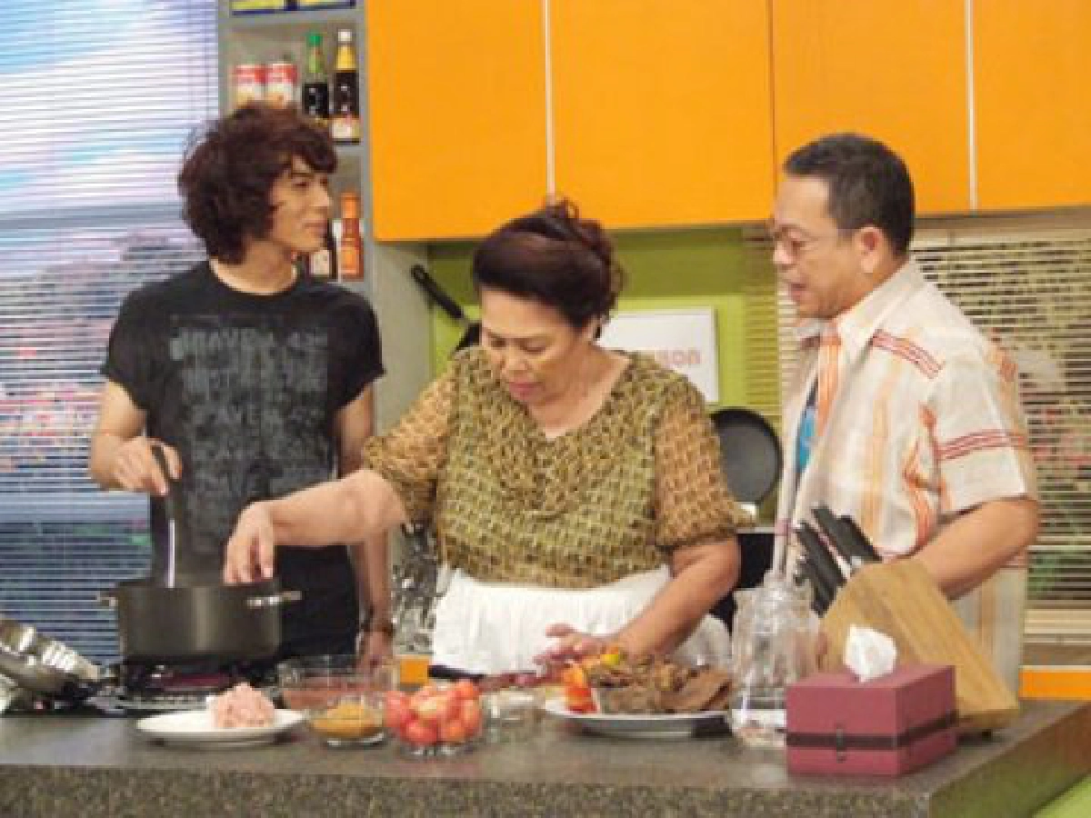 ไฮไลท์ทีวี (พฤหัสบดีที่ 14 เมษายน 2554)

