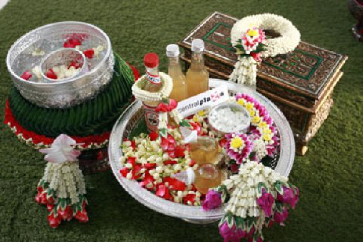 ตลาดนัดงานศิลป์ (พฤหัสบดีที่ 14 เมษายน 2554)

