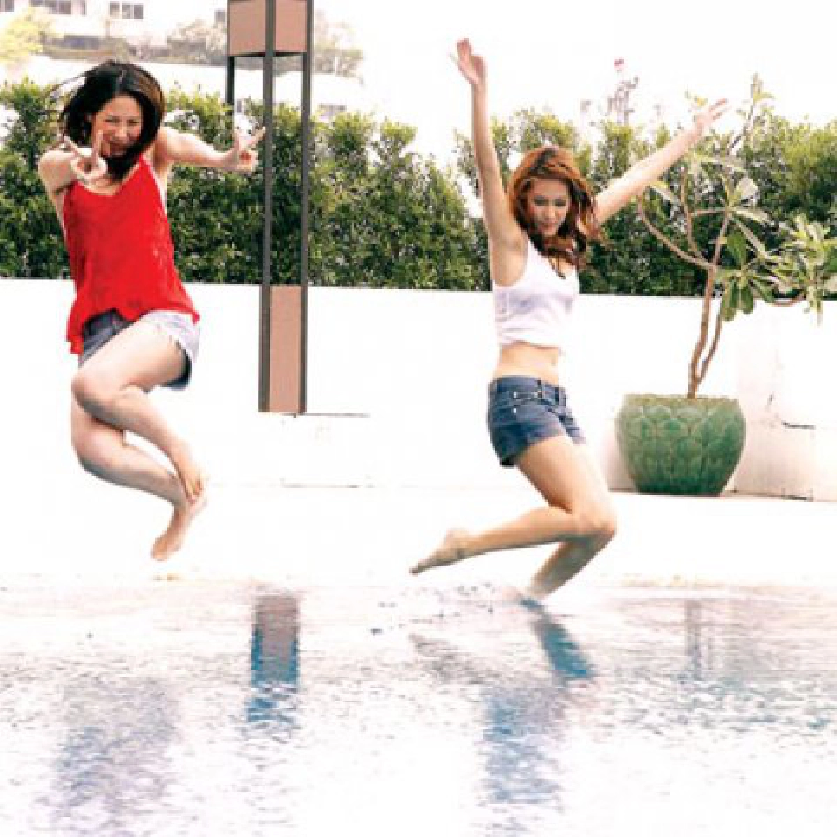 'ปาย-ต้อง'สองสาวคู่ซี้ชี้ชวนเล่นน้ำ'สงกรานต์'  
