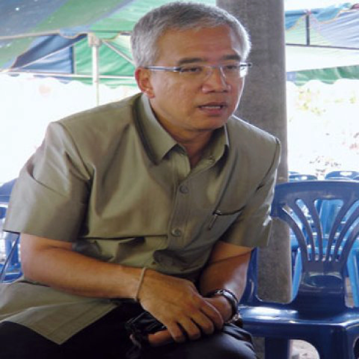 อนุศาสตร์ สุวรรณมงคลจิตอาสาแขวนพระธรรมไปดับไฟใต้ อนุศาสตร์ สุวรรณมงคลจิตอาสาแขวนพระธรรมไปดับไฟใต้