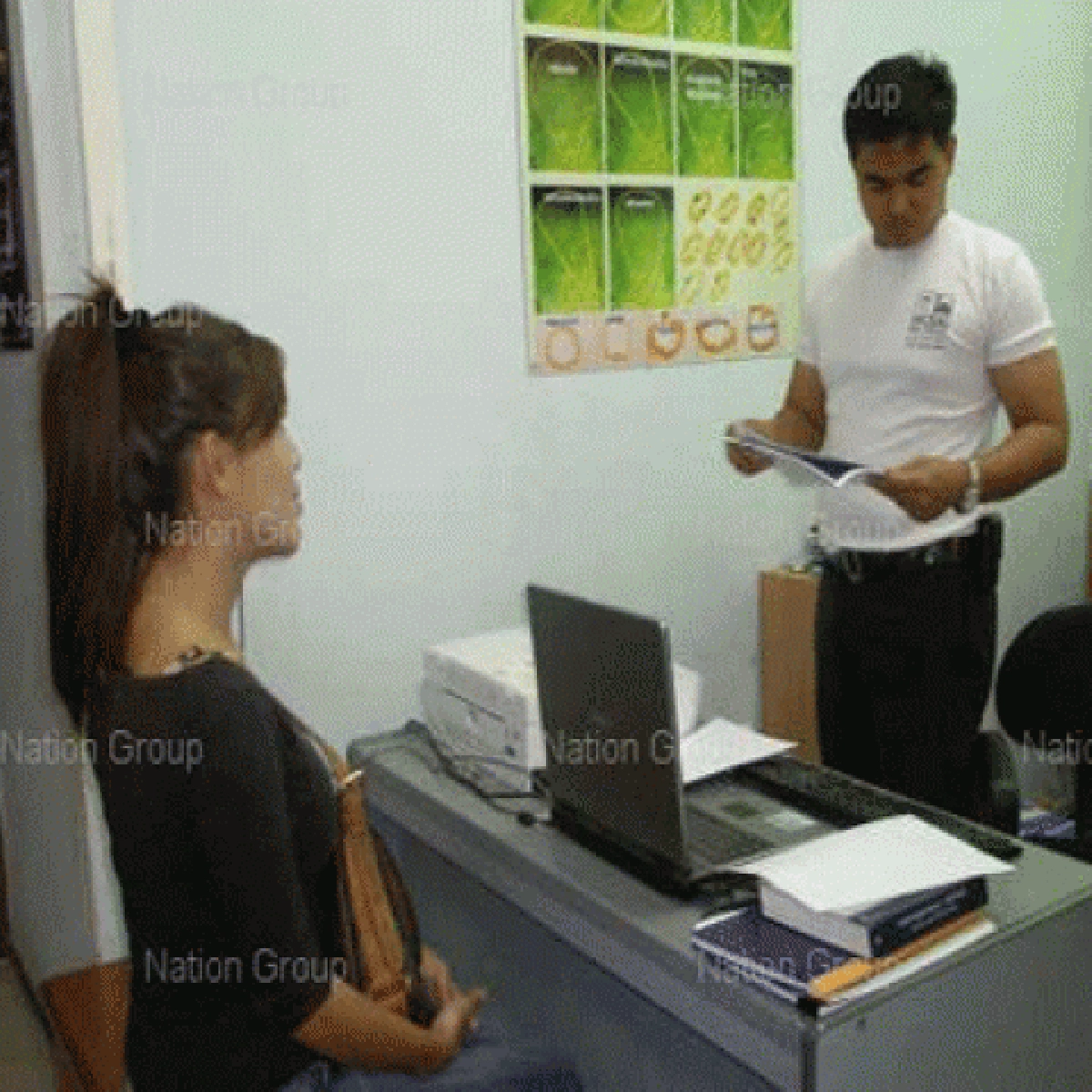 จับ2กระเทยเปลือยอกเล่นงานสงกรานต์