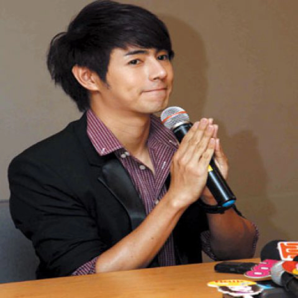 โต้ตายคาที่"เต็งหนึ่ง"ปัดปล่อยข่าวเอง โต้ตายคาที่"เต็งหนึ่ง"ปัดปล่อยข่าวเอง