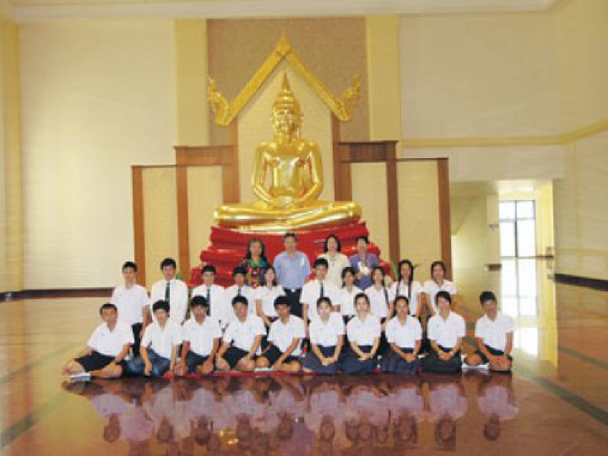 ปัญญาต้องคู่กับกรุณา
ธรรมะพาชาติรอดของ...พระธรรมโกศาจารย์
ปัญญาต้องคู่กับกรุณา
ธรรมะพาชาติรอดของ...พระธรรมโกศาจารย์