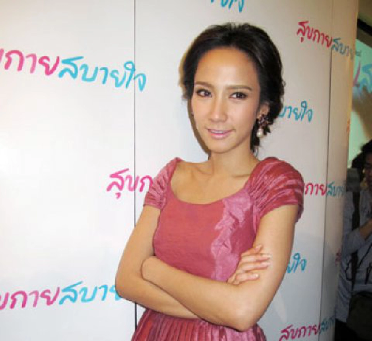 เม้าท์นอกจอ (พฤหัสบดีที่ 21 เมษายน 2554)
เม้าท์นอกจอ (พฤหัสบดีที่ 21 เมษายน 2554)