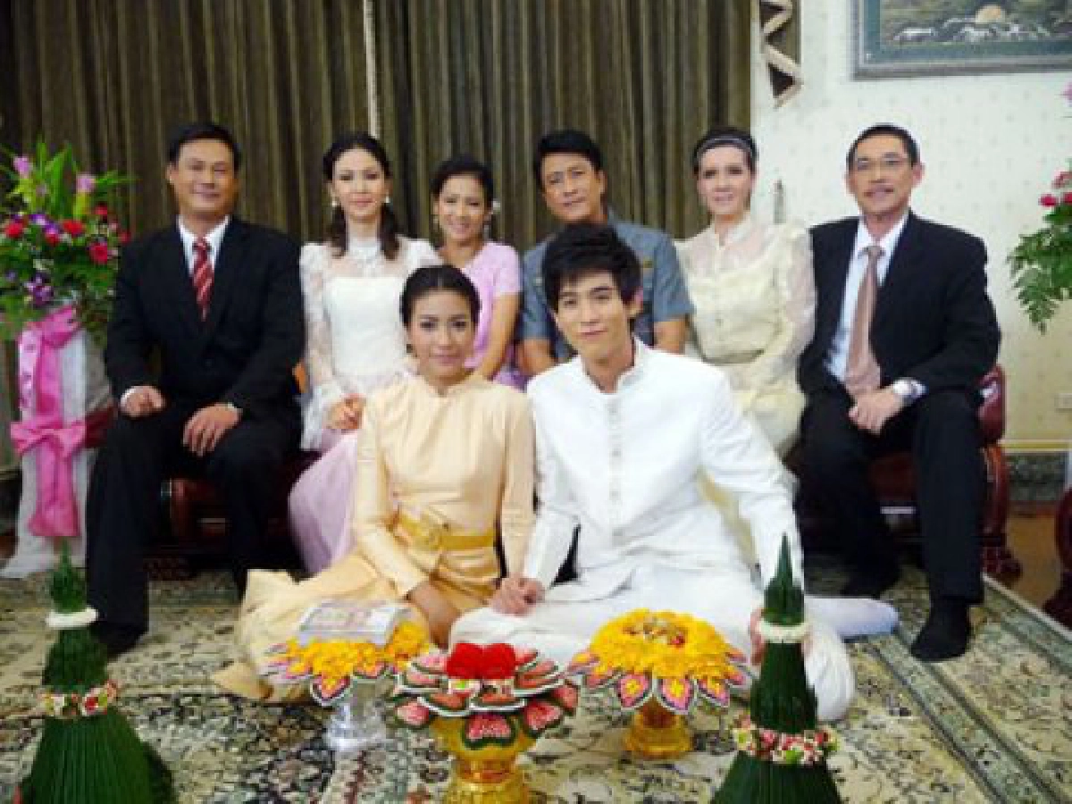 'พอร์ช' ขืนใจ 'จุ๋ย'
ฝืนเลิฟซีนทำสวีทงานหมั้น
'พอร์ช' ขืนใจ 'จุ๋ย'
ฝืนเลิฟซีนทำสวีทงานหมั้น
