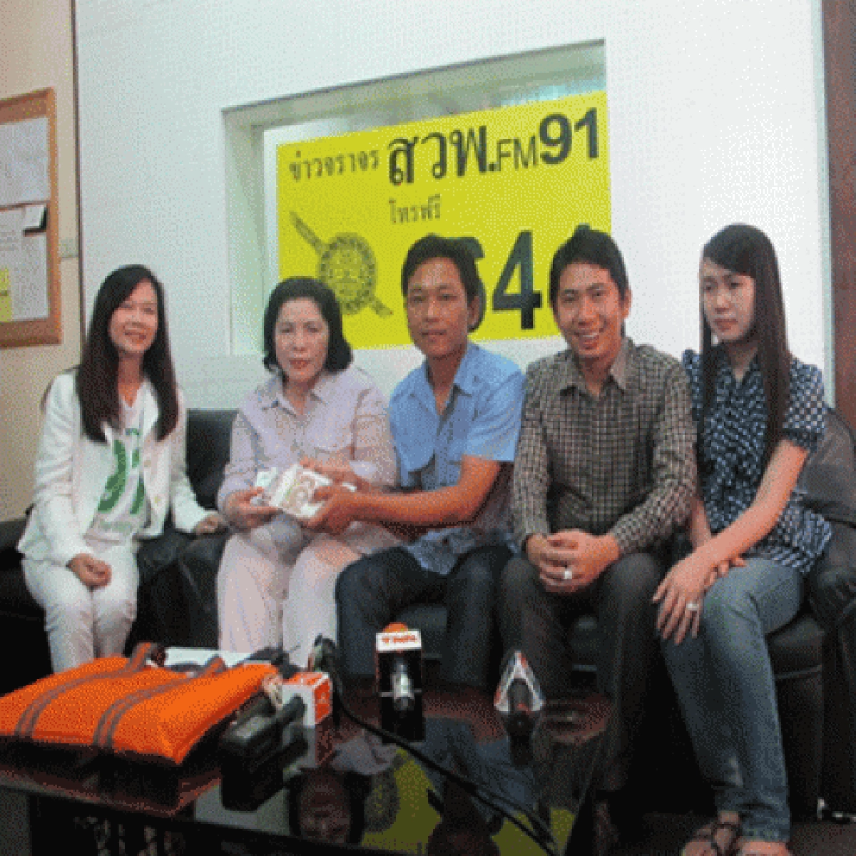 แท็กซี่น้ำใจงามนำเงิน5แสนคืนชาวเขมร แท็กซี่น้ำใจงามนำเงิน5แสนคืนชาวเขมร