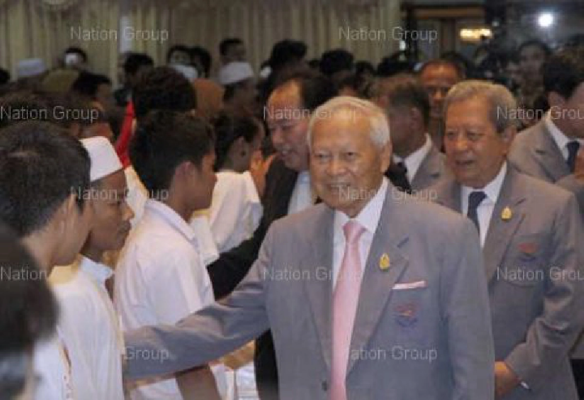 ป๋าเปรมชมทหารไทยเข้มแข็งทำดีที่สุด ป๋าเปรมชมทหารไทยเข้มแข็งทำดีที่สุด