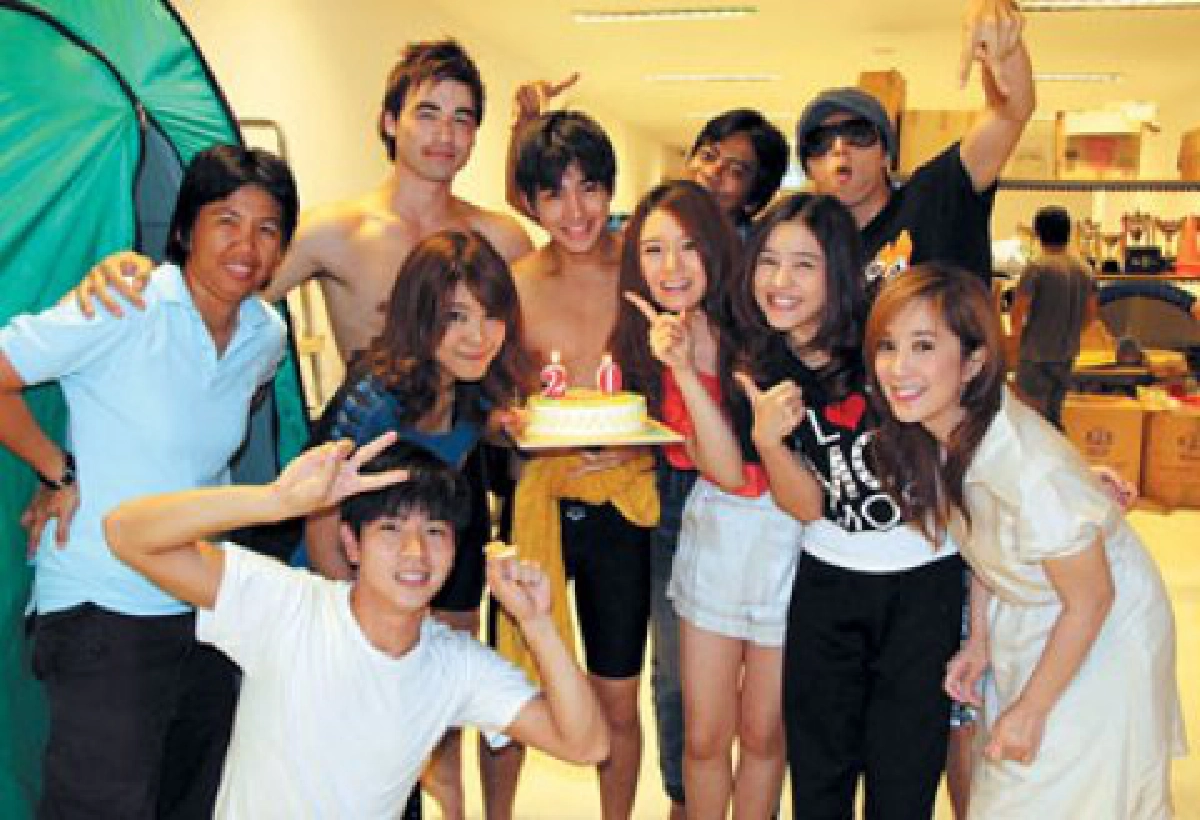 เสริฟข่าวเม้าท์แตก (ศุกร์ที่ 29 เมษายน 2554)

