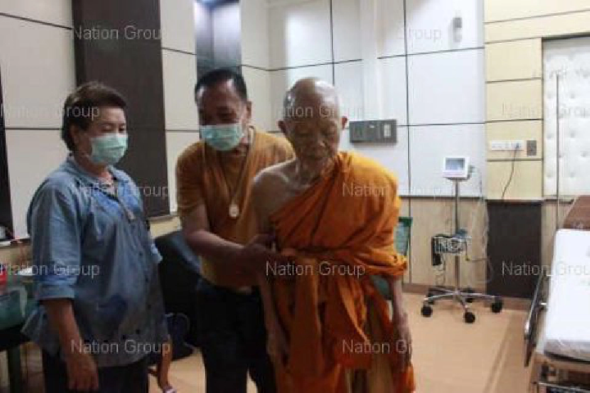 'หลวงพ่อคูณ'อวยพรทหารพ้นภัยเขมร 'หลวงพ่อคูณ'อวยพรทหารพ้นภัยเขมร