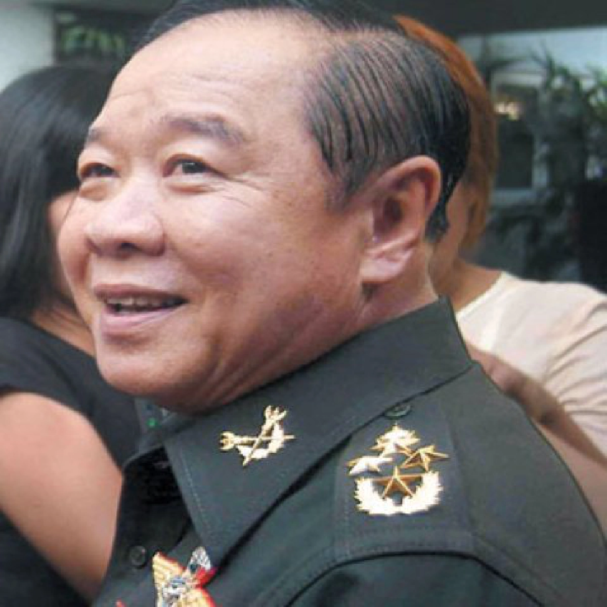 ประวิตรวอน"จีน"กล่อมเขมรหยุดยิง-เจรจา ประวิตรวอน"จีน"กล่อมเขมรหยุดยิง-เจรจา