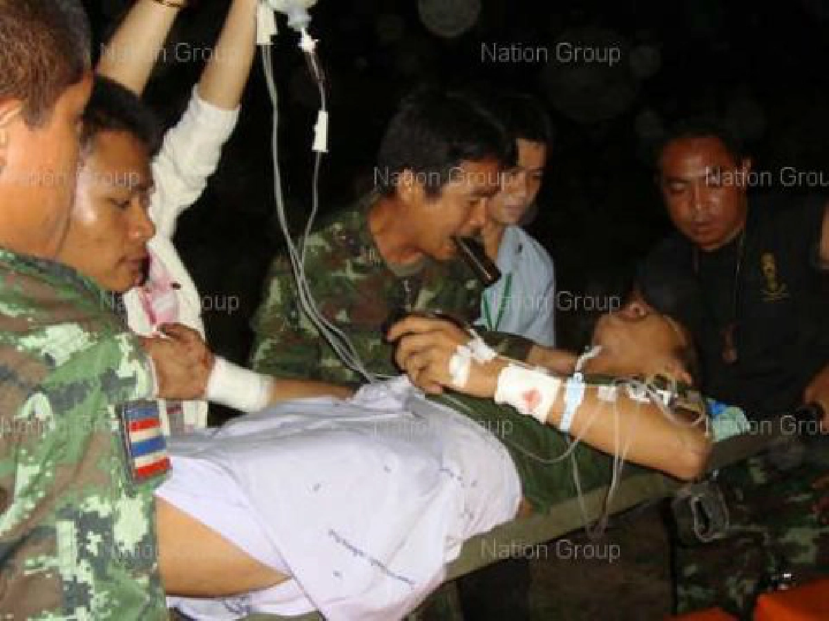 ไทย-เขมรปะทะทั้งคืนทหารเจ็บ4ราย ไทย-เขมรปะทะทั้งคืนทหารเจ็บ4ราย