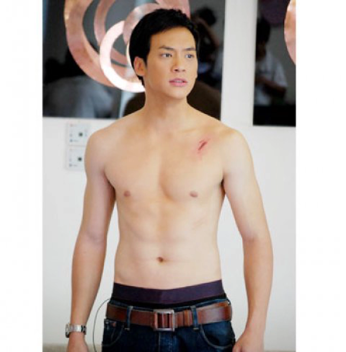 'บี้' อวดอกล่ำ !
โชว์รอยรักทำ 'นก' สะอึก

