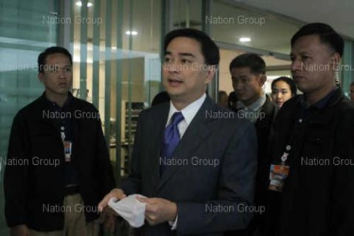 "อภิสิทธิ์"ลั่นพร้อมชี้แจงกรณีครม.ผ่านงบฯแสนล้าน