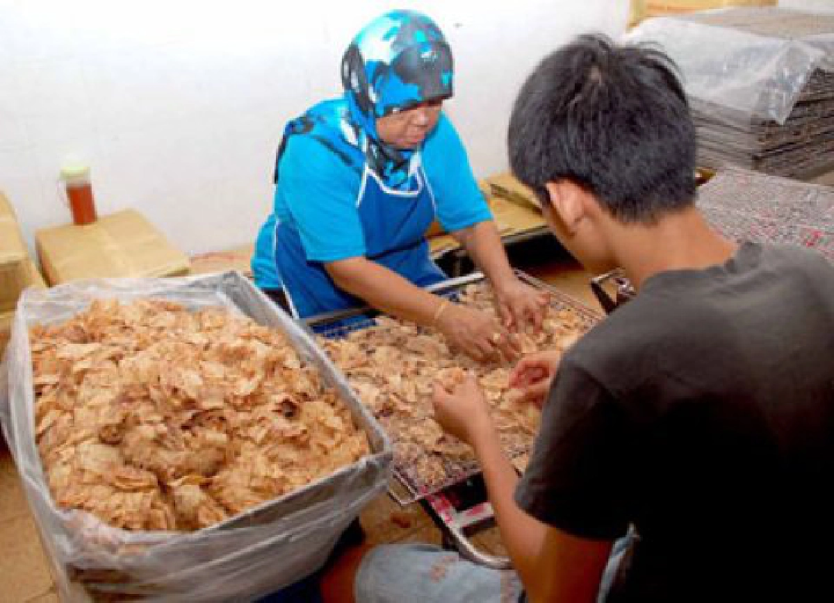 "Dolphin Brand" อาหารทะเลแปรรูป 
สุดยอดผลิตภัณฑ์แห่ง "เกาะปังกอร์"

