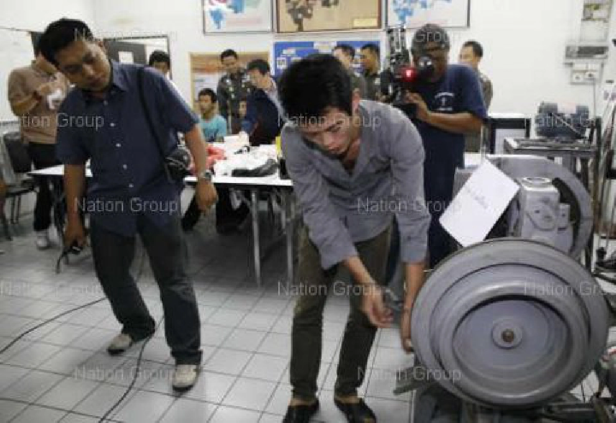 191บุกรวบ"แก๊งบางขวาง"พร้อมยาบ้า2พันเม็ด 191บุกรวบ"แก๊งบางขวาง"พร้อมยาบ้า2พันเม็ด