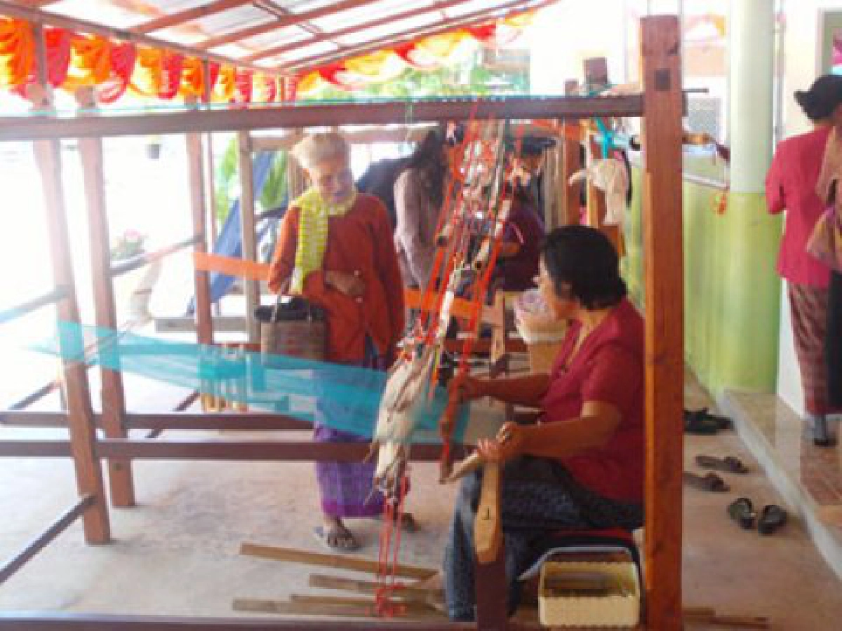 นำนาโนผสานเลี้ยงหม่อน
"นวัตกรรม"เพิ่มค่าผ้าไหม
 
