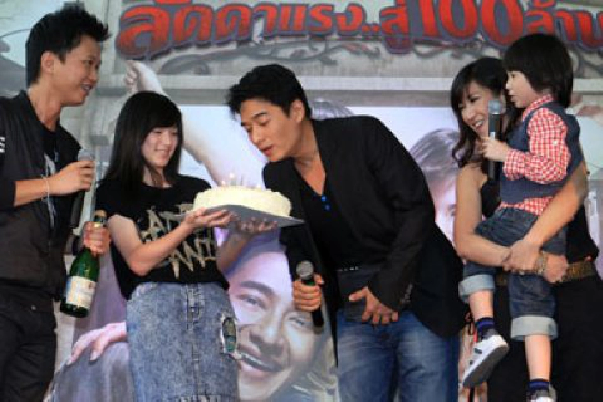 เสิร์ฟข่าวเม้าท์แตก (จันทร์ที่ 9 พฤษภาคม 2554)

