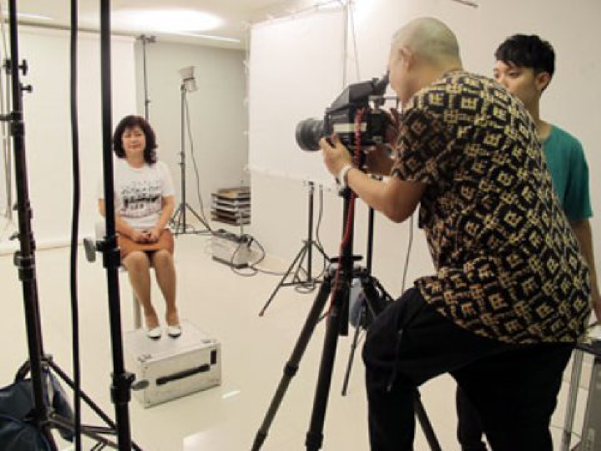 นิทรรศการภาพถ่าย 11 ผู้ให้
นิทรรศการภาพถ่าย 11 ผู้ให้