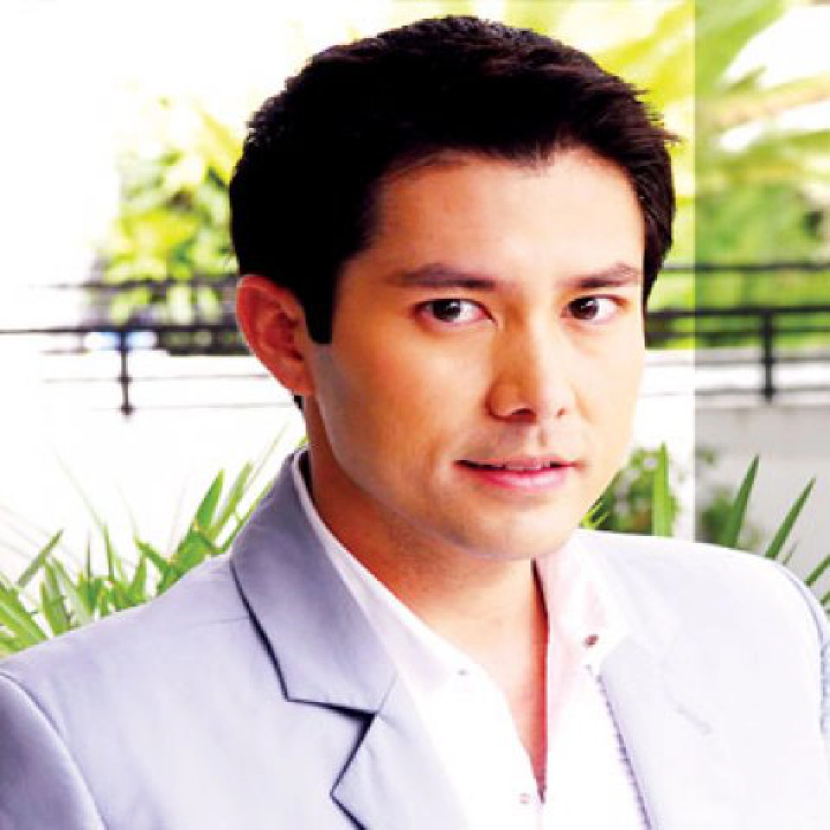 'สมาร์ท'ปัดเจ้าชู้ ยันโสดเผยสาวนอกวงการแค่เพื่อน 'สมาร์ท'ปัดเจ้าชู้ ยันโสดเผยสาวนอกวงการแค่เพื่อน