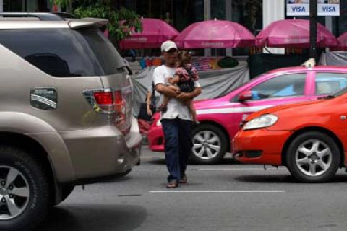 ข้ามถนนอันตราย