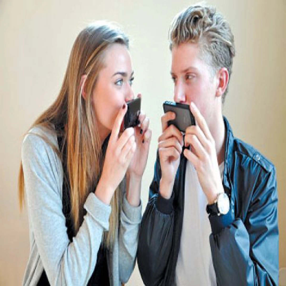 จูจุ๊บไร้สายประทับจูบผ่านไอโฟน